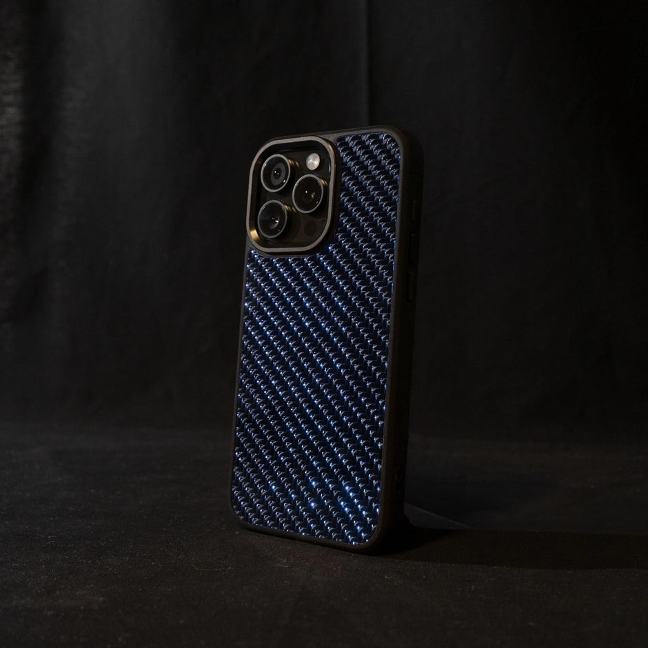 Kolfiberskal till iPhone med MagSafe Reflekterande & Forged Carbon