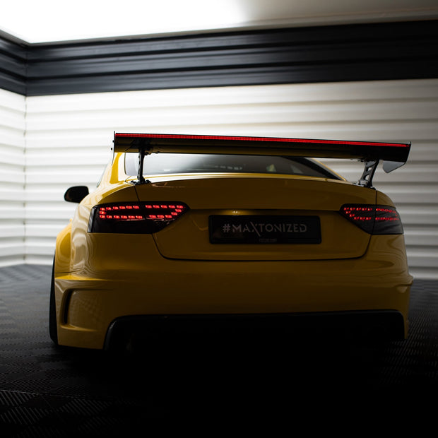 Kolfiberspoiler med yttre fästen + LED för Audi A5 Coupe 8T