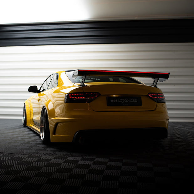 Kolfiberspoiler med yttre fästen + LED för Audi A5 Coupe 8T
