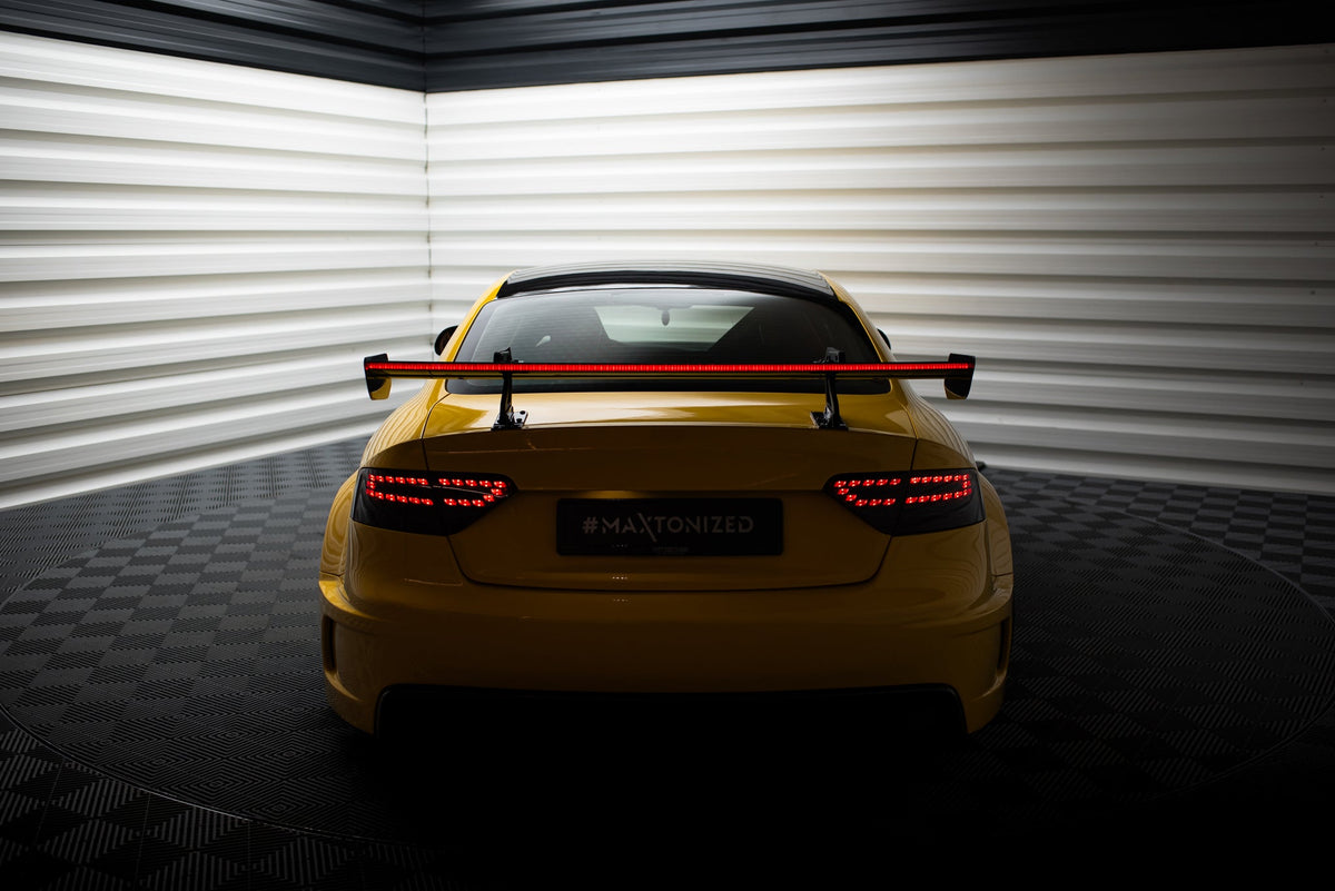 Kolfiberspoiler med övre swan-fäste + LED för Audi A5 Coupe 8T
