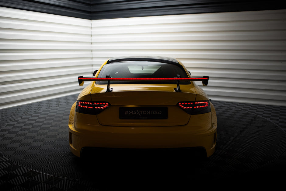 Kolfiberspoiler med övre swan-fäste + LED för Audi A5 Coupe 8T