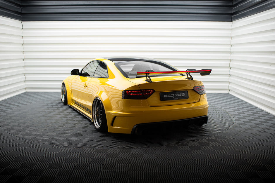 Kolfiberspoiler med övre swan-fäste + LED för Audi A5 Coupe 8T