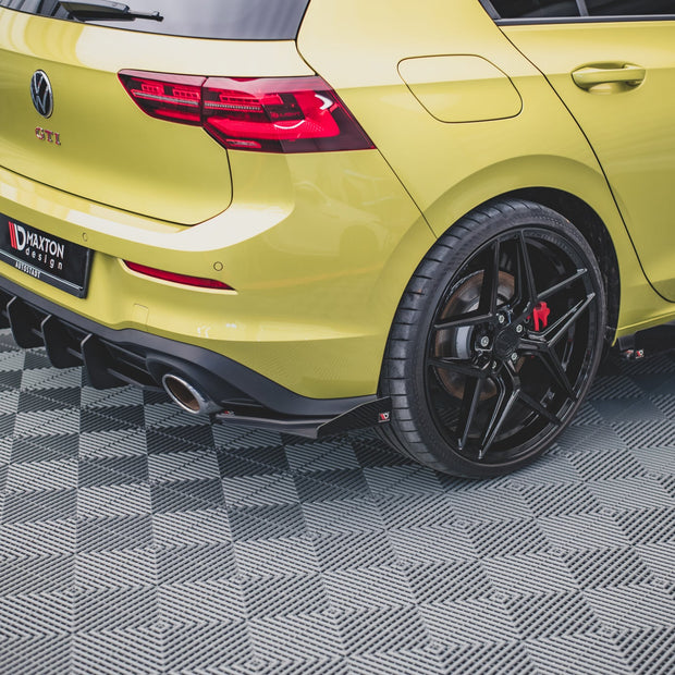 Street Pro Bakre Sidosplitters + Flaps för Volkswagen Golf GTI Clubsport Mk8
