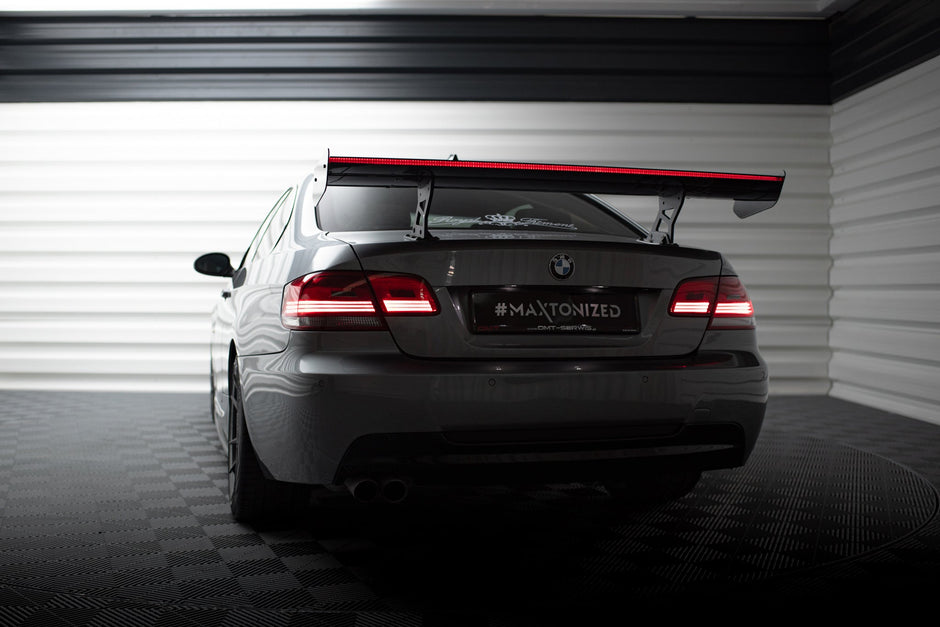 Maxton Design Kolfiberspoiler med inre fästen + LED BMW 3-serie / M3 Coupé E92