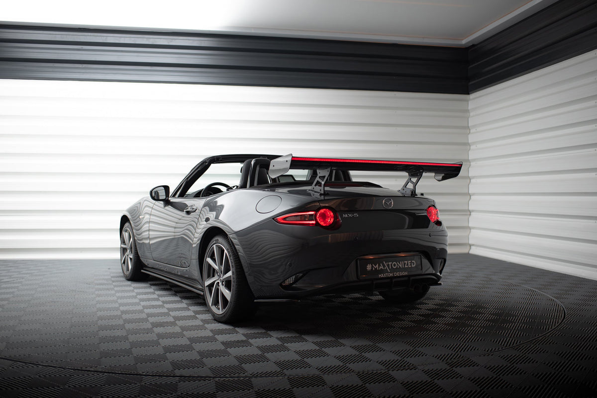 Kolfiberspoiler med inre fästen + LED för Mazda MX-5 ND (Mk4)