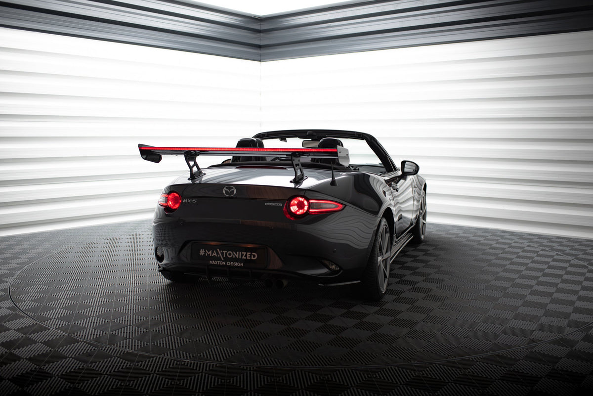 Kolfiberspoiler med inre fästen + LED för Mazda MX-5 ND (Mk4)