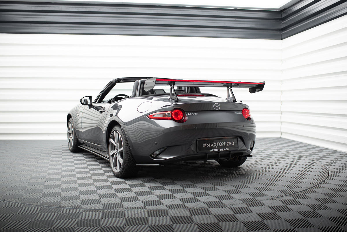 Kolfiberspoiler med övre swan-fäste + LED för Mazda MX-5 ND (Mk4)