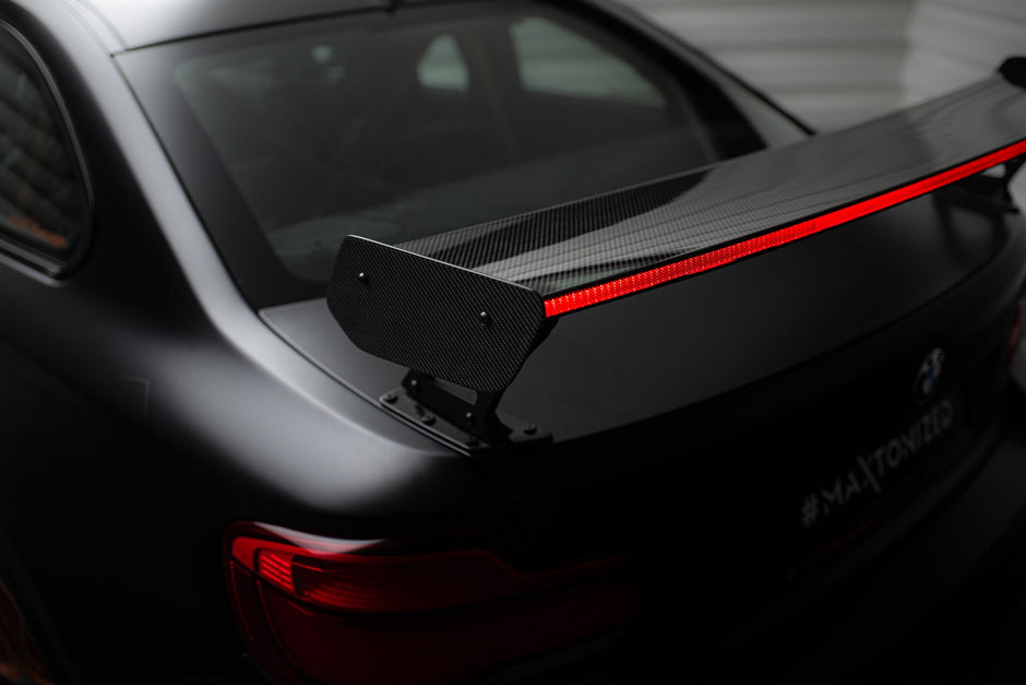 Kolfiberspoiler med yttre fästen + LED för BMW M2 F87 / 2 / 2 M-Pack F22