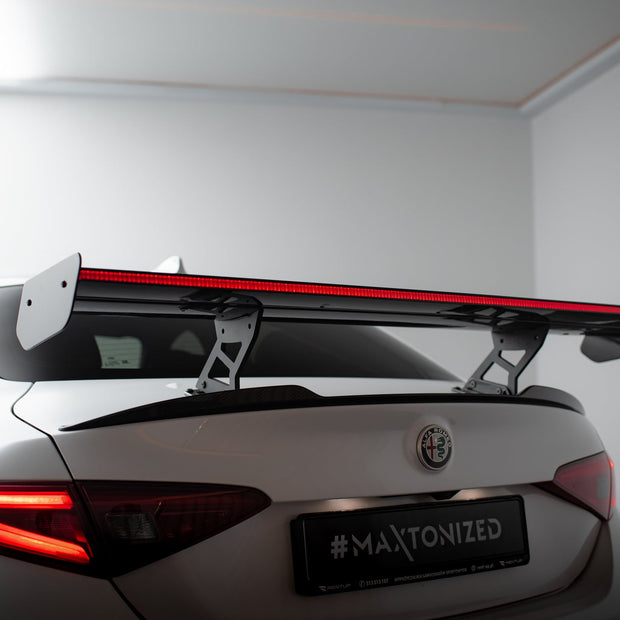 Kolfiberspoiler + LED för Alfa Romeo Giulia Quadrifoglio