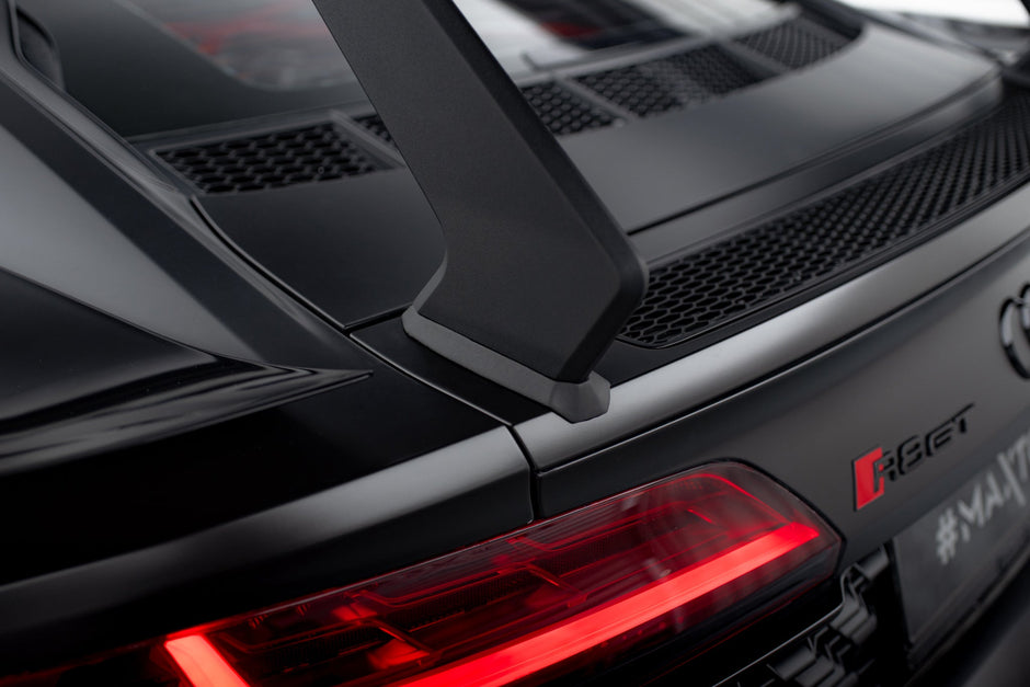 Kolfiberspoiler + LED för Audi R8 Mk2