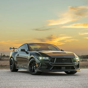 Ford mustang gt 2024 i färgen svart