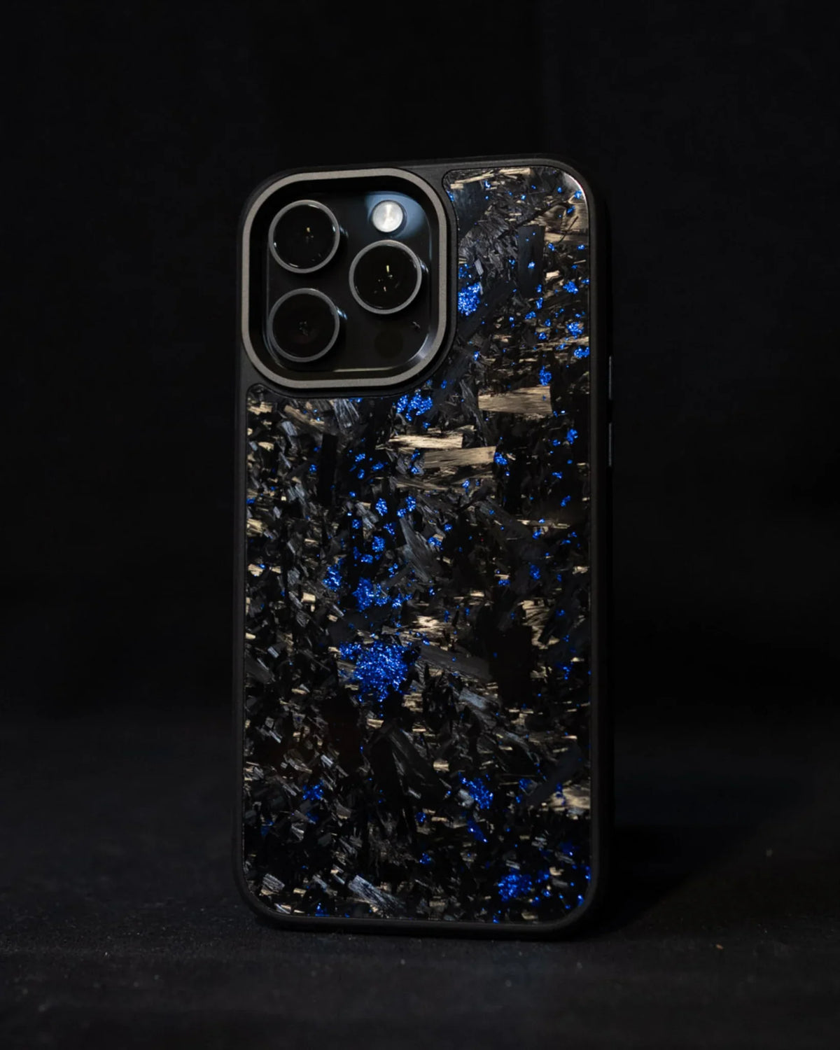 Kolfiberskal till iPhone med MagSafe – Reflekterande & Forged Carbon