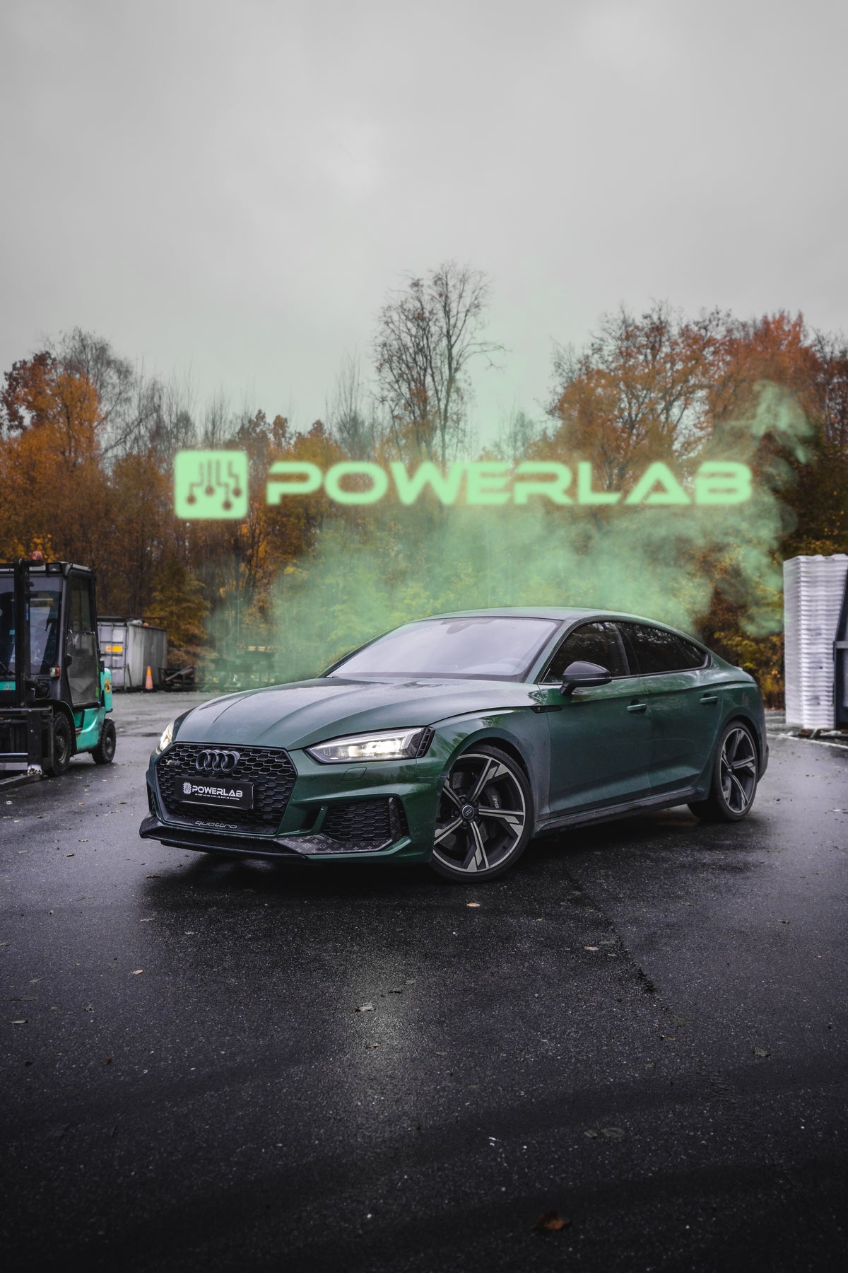 bild på en audi rs7 som står utanför powerlab