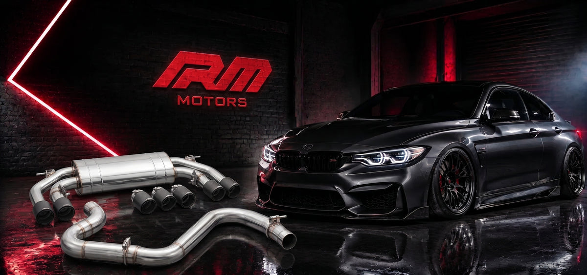 En bild på en BMW M4 med downpipes och avgassystem