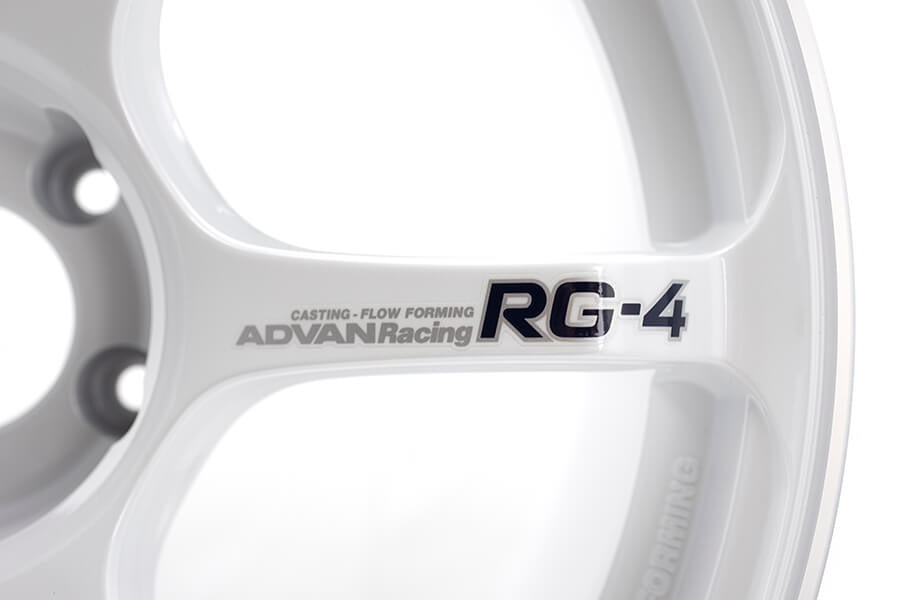 Advan RG-4 18x9 ET35 5x114.3 – Fälg, Racing Vit & Svarvad Kant