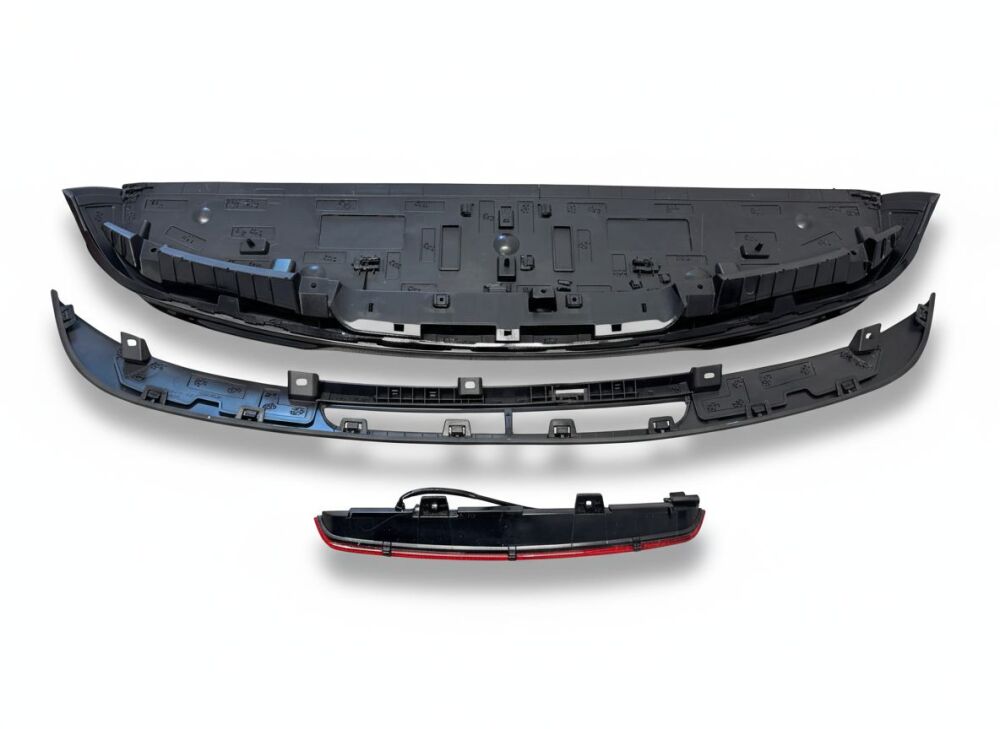 Rear Spoiler with Brake Light (4)