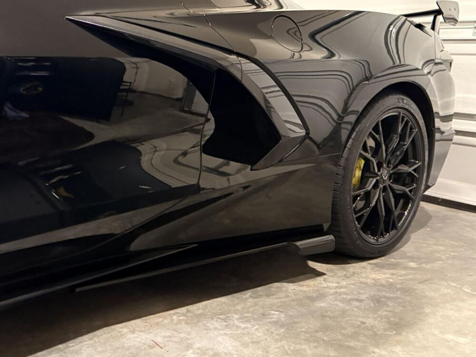 Side Skirts – V2 Style – Gloss Black (CORVETTE C8 20-26 Stingray) (5)