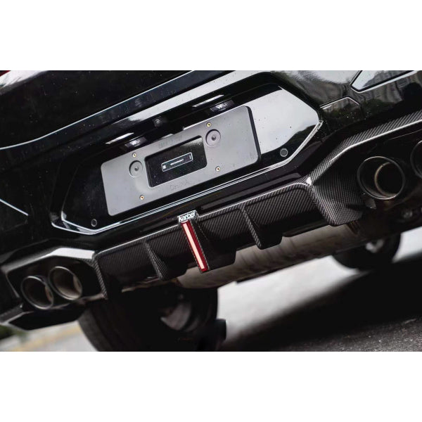 Bakre diffusor med breddningar och LED i pre-preg carbon för BMW X4M F98 2022–2024