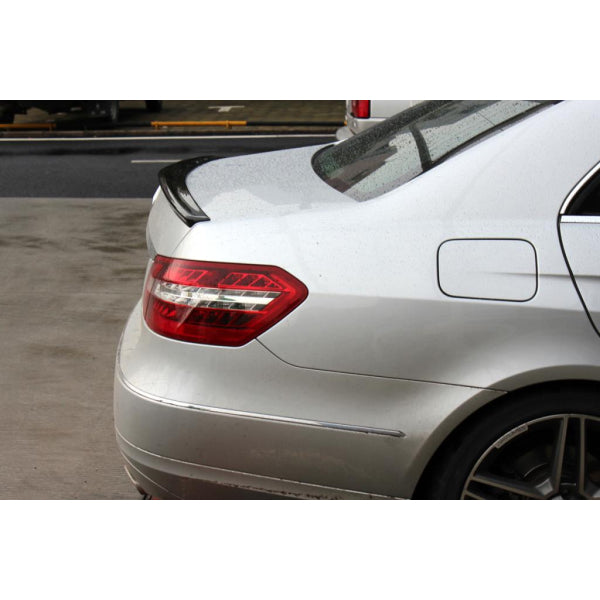 Bagageluckespoiler i carbon för Mercedes-Benz E-klass W212 E63 AMG – variant 2