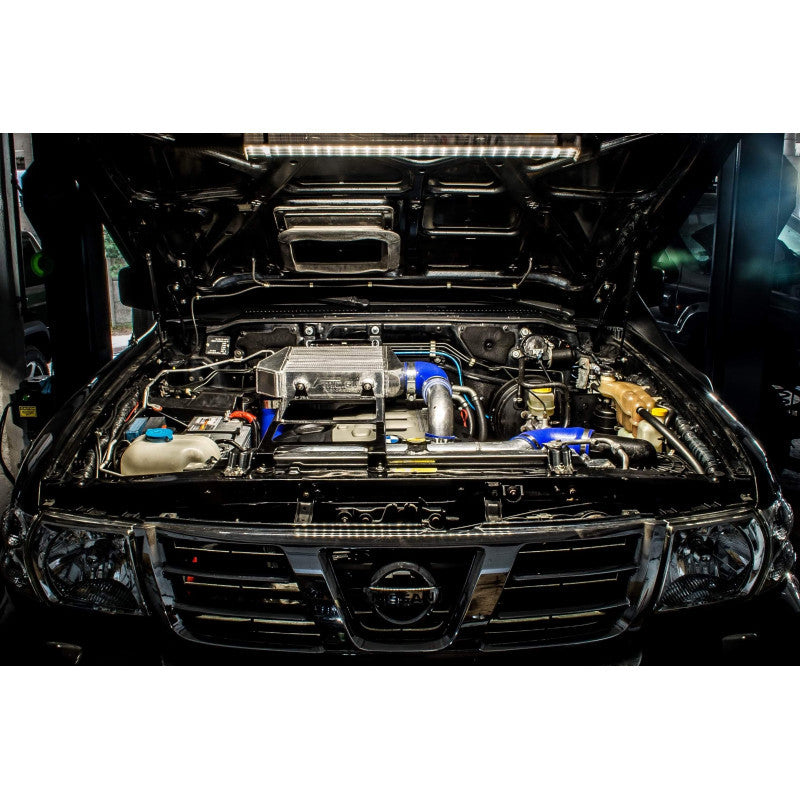 FMIC.EU Intercooler-kit – Nissan Patrol 3.0D M57 Top Mount (Blå)