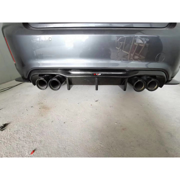 Bakre diffusor i Dry Carbon för BMW M2 F87 – bild 4