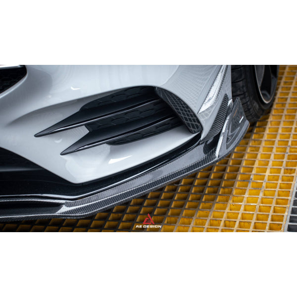 Canards till främre stötfångaren i Dry Carbon (pre-preg) för Mercedes-AMG A35 L