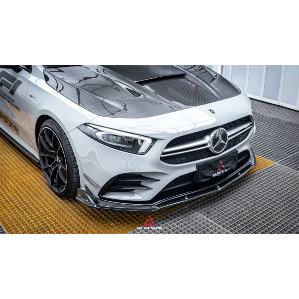 Canards till främre stötfångaren i Dry Carbon (pre-preg) för Mercedes-AMG A35 L