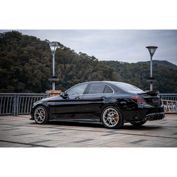 Sidokjolar i Dry Carbon för Mercedes-AMG C63 (2016–2019)