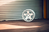 fifteen52 Turbomac 18x8.5 ET45 5x112 Fälg i Rally Vit – bild 5