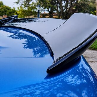 Bakvinge – V-Style – Gloss Black – Ford Mustang 2015-2023 – bild 4