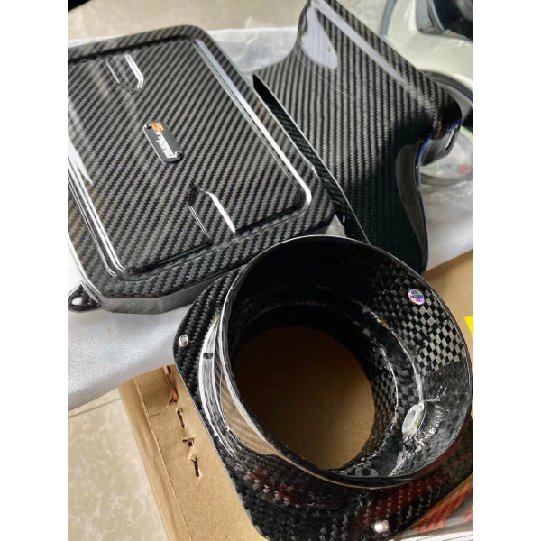 Komplett kalluftsintag i carbon för Mercedes-AMG A45 / CLA45 2.0T (2014–2018)