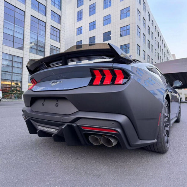 Bakvinge Performance w/Gurney Flap-list – Matte Black – Dark Horse Style – Ford Mustang 2024-2026