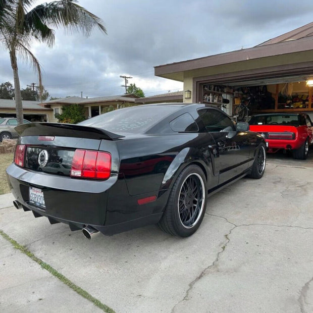 Bakvinge – Ducktail Style – Gloss Black – Ford Mustang 2005-2009