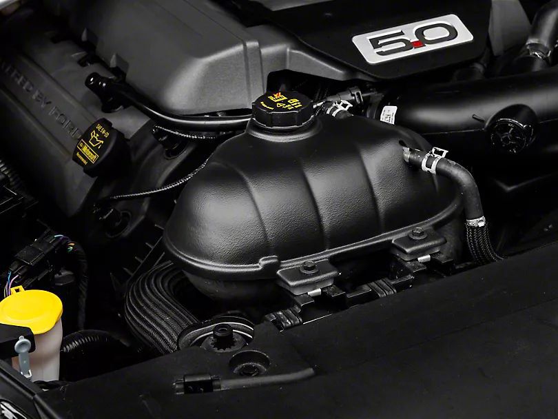 Kåpa till kylvätsketank – Textured Black – Ford Mustang 2015-2023