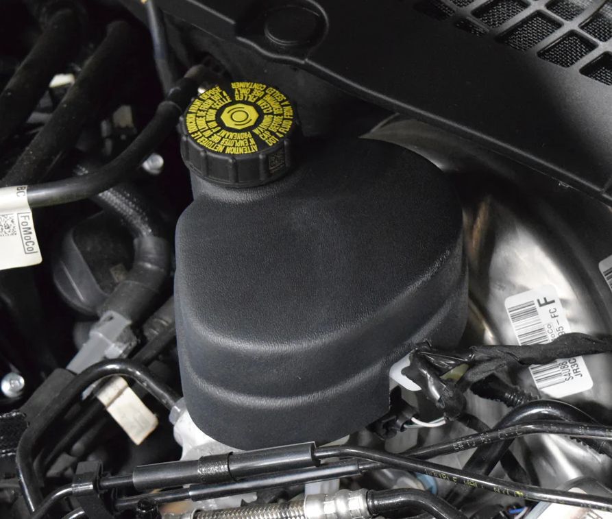 Kåpa till bromshuvudcylinder – Textured Black – Ford Mustang 2015-2023