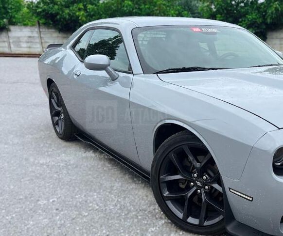 Side Skirts – V2 Style – Matte Black (CHALLENGER 15-23)