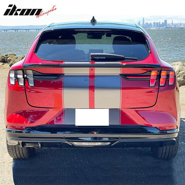 V2 Bakvinge – Gloss Black – Ford Mustang 2021-2023 MACH-E
