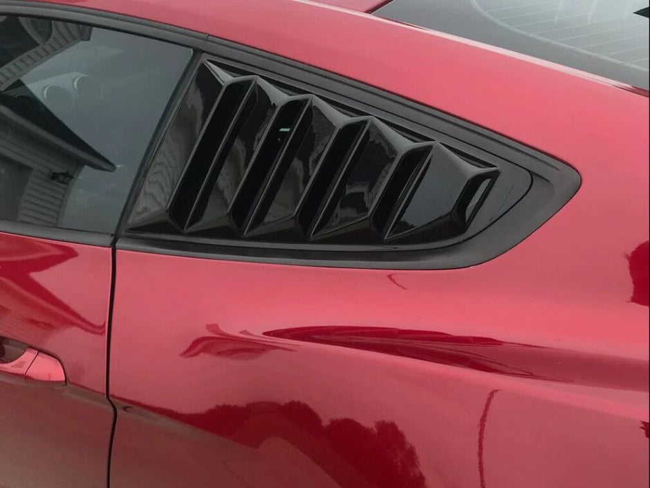 SpeedForm Vintage Fönsterjalusier – Gloss Black – Ford Mustang 2015-2023 Fastback