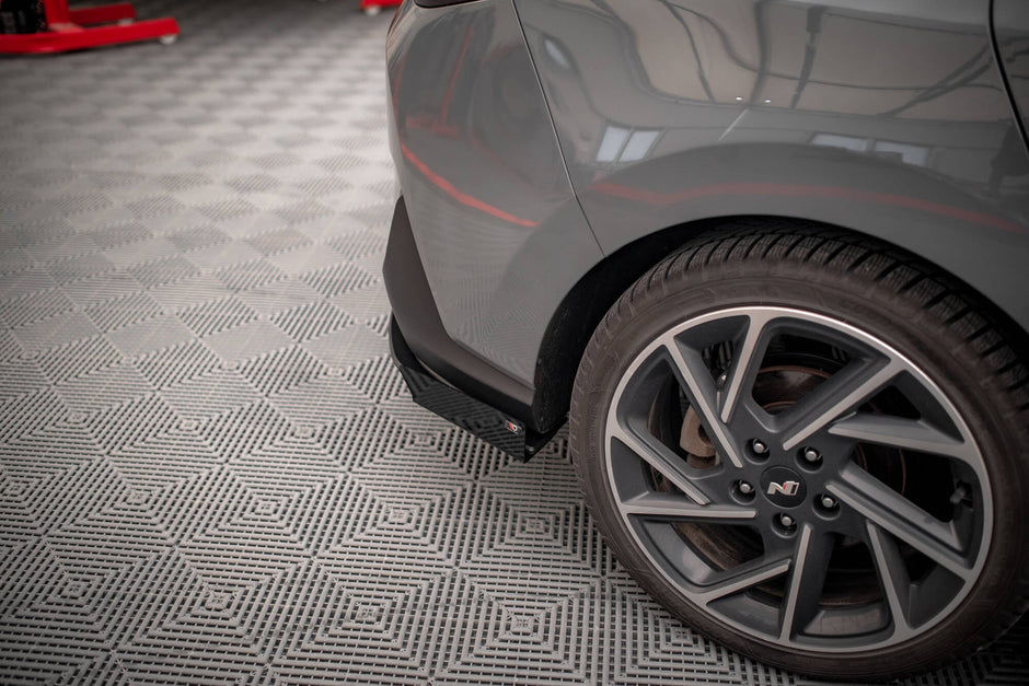 Street Pro Bakre Sidosplitters + Flaps för Hyundai I30 Fastback N-Line Mk3 Facelift