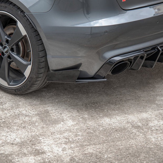 Street Pro Bakre Sidosplitters + Flaps för Audi RS3 8V Sportback
