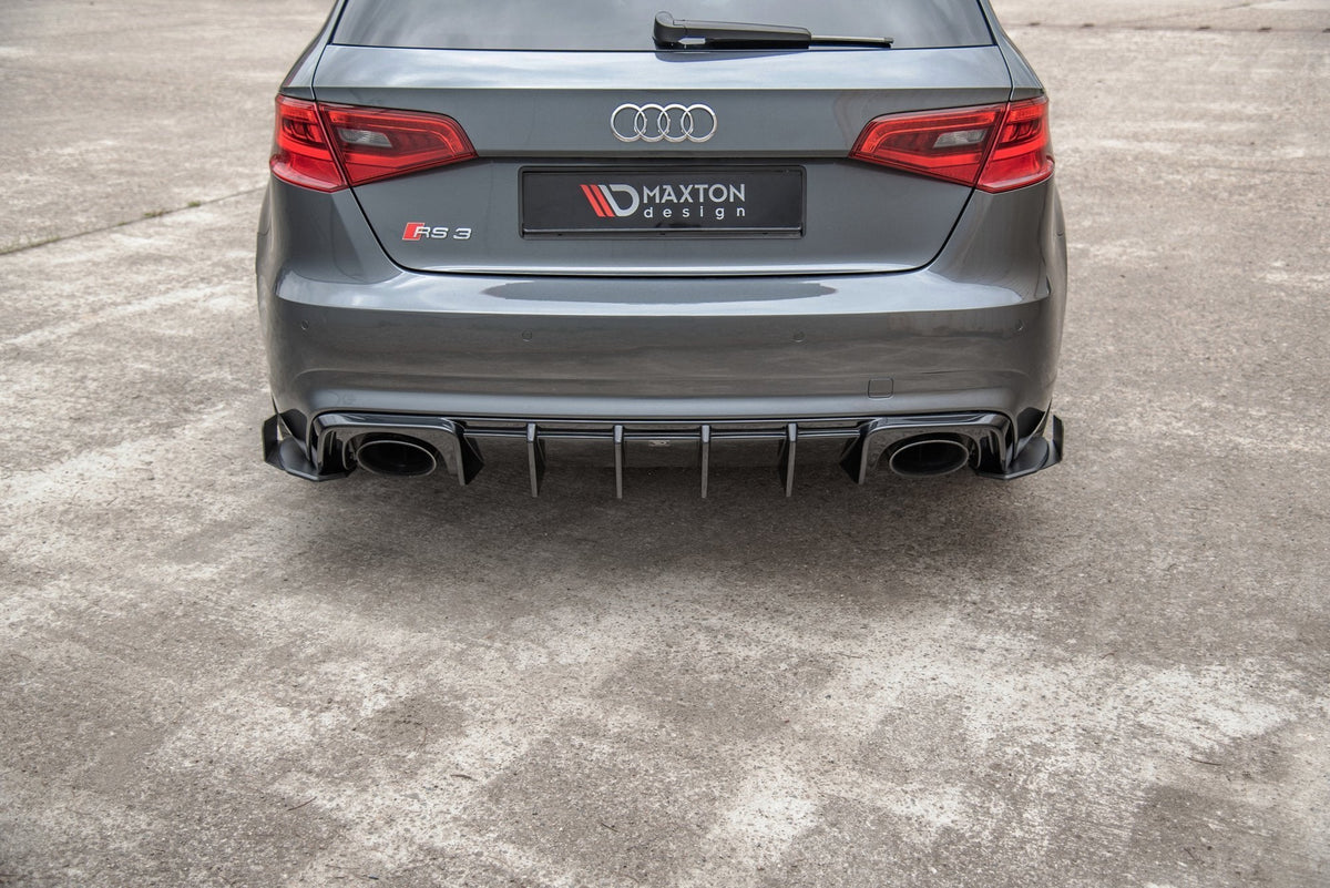 Street Pro Bakre Sidosplitters + Flaps för Audi RS3 8V Sportback