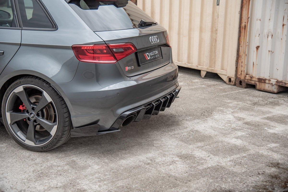 Street Pro Bakre Sidosplitters + Flaps för Audi RS3 8V Sportback