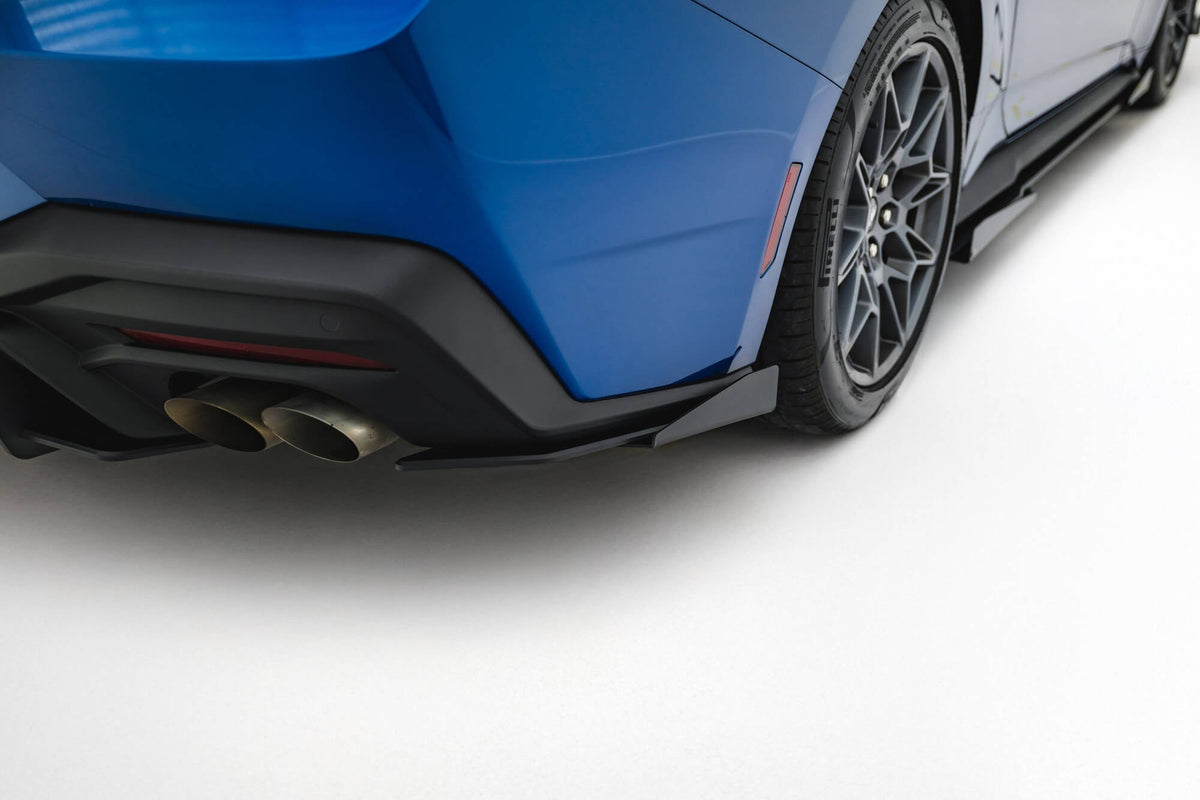 Maxton Design Street Pro bakre sidosplitters + flaps – Ford Mustang GT Mk7