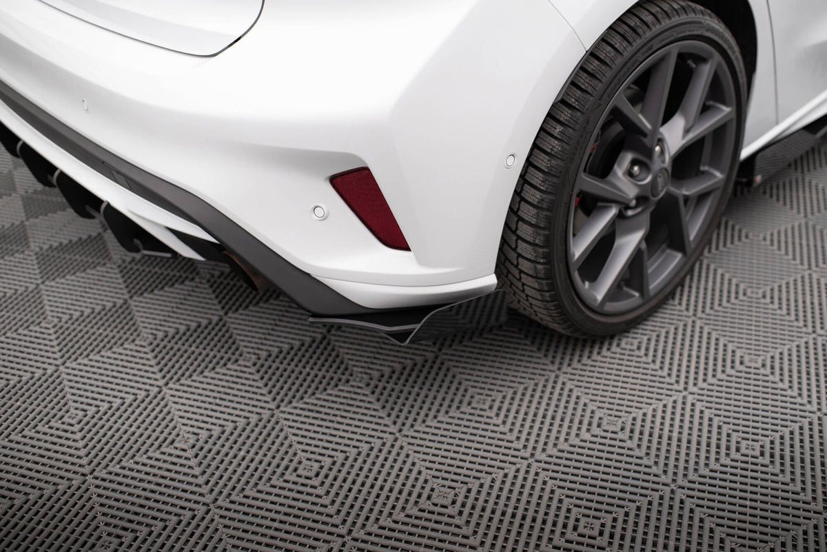Street Pro Bakre Sidosplitters + Flaps för Ford Focus ST Mk4