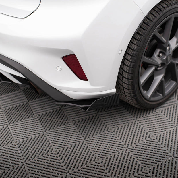 Street Pro Bakre Sidosplitters + Flaps för Ford Focus ST Mk4
