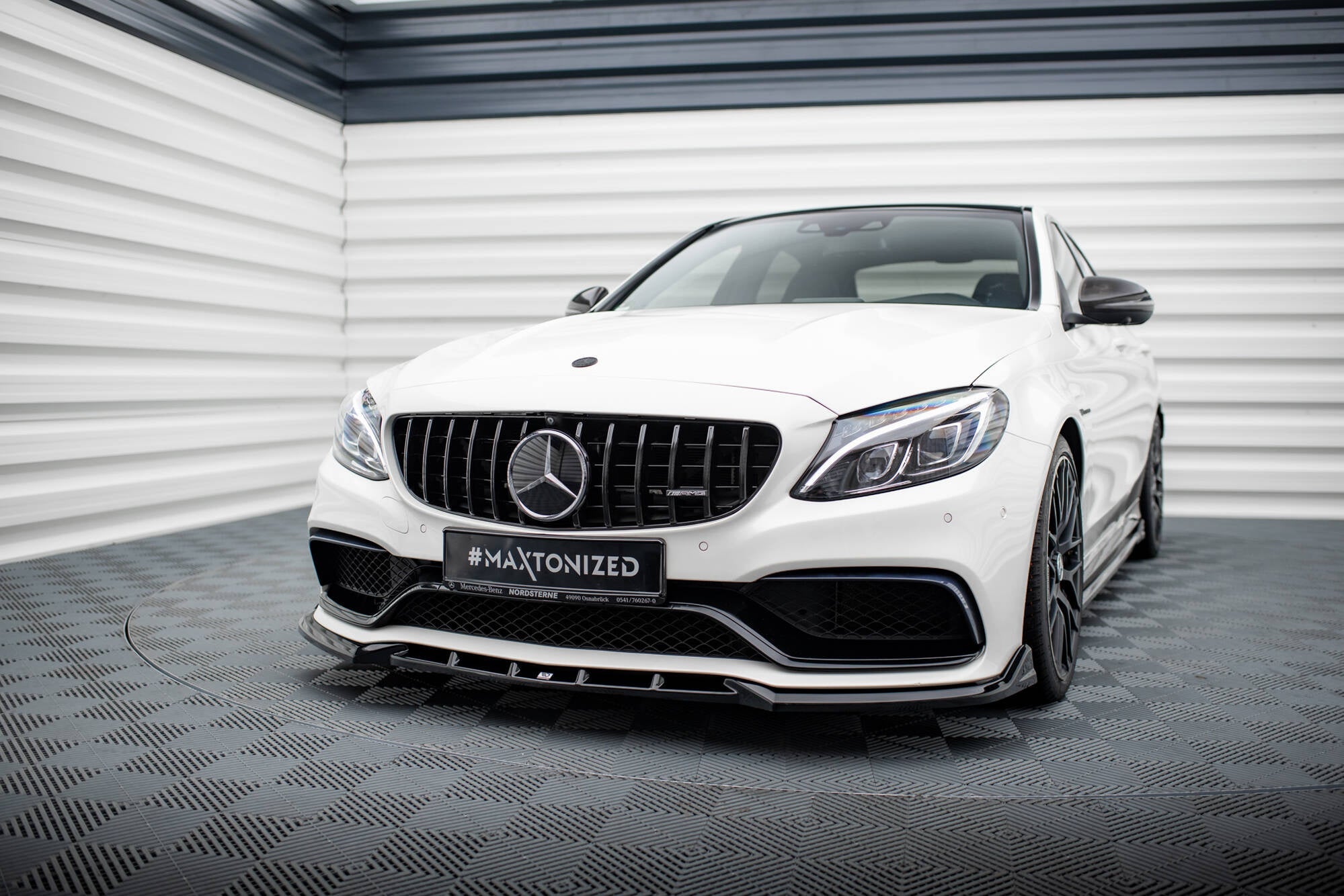Frontläpp V.2 för Mercedes-AMG C63 Sedan / Estate W205 / S205