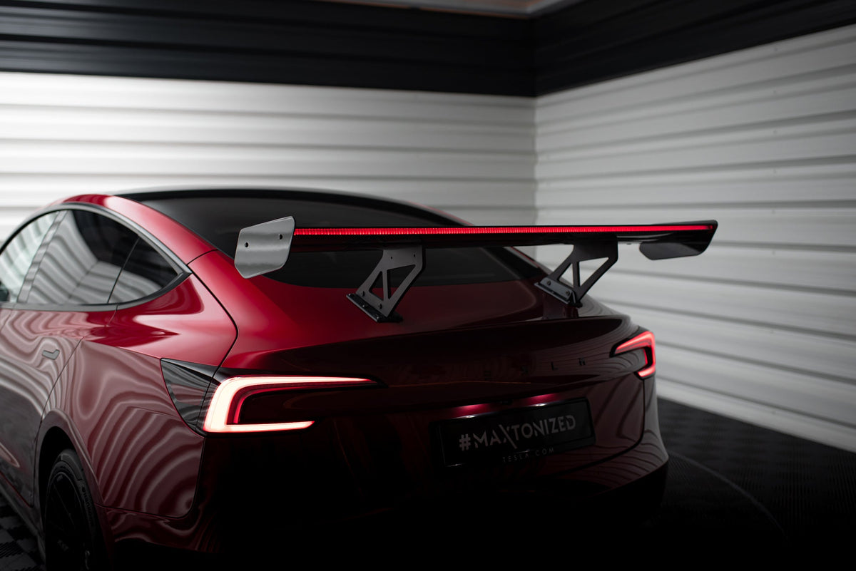 Kolfiberspoiler + LED för Tesla Model 3