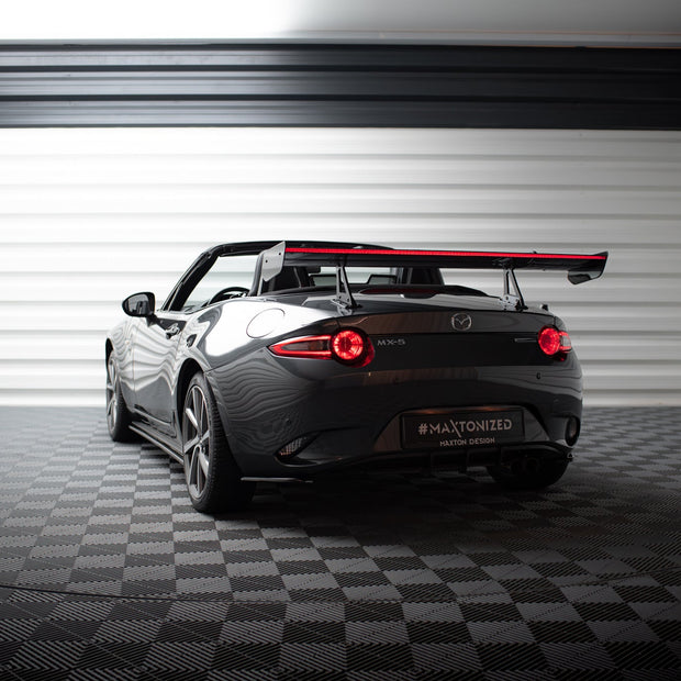Kolfiberspoiler med övre swan-fäste + LED för Mazda MX-5 ND (Mk4)