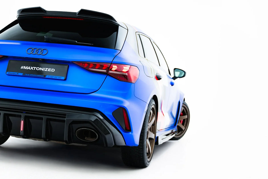 Rear Valance för Audi RS3 Sportback 8Y Facelift (Version with LED light)