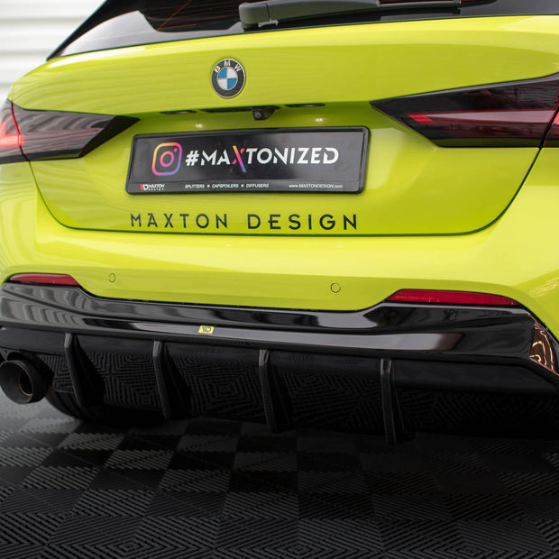 Rear Valance V.3 för BMW 1 M-Pack / 128ti F40 (Version with single Exhaust tips on one side)